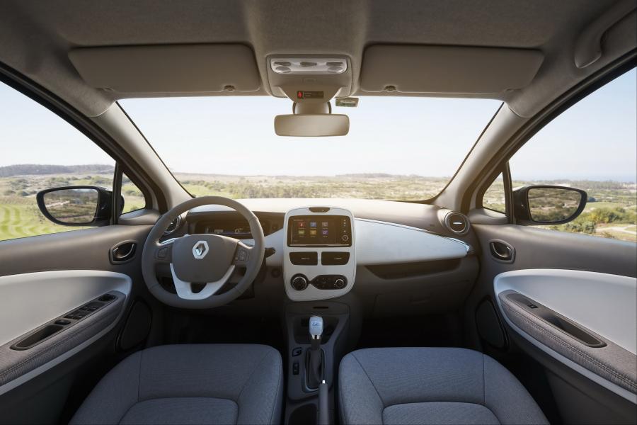 Торпедо Renault Zoe Z.E. 40 2016 года  (фото 6 из 10)